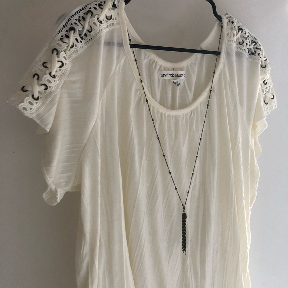 Boho sheer lace trim shirt w/necklace.